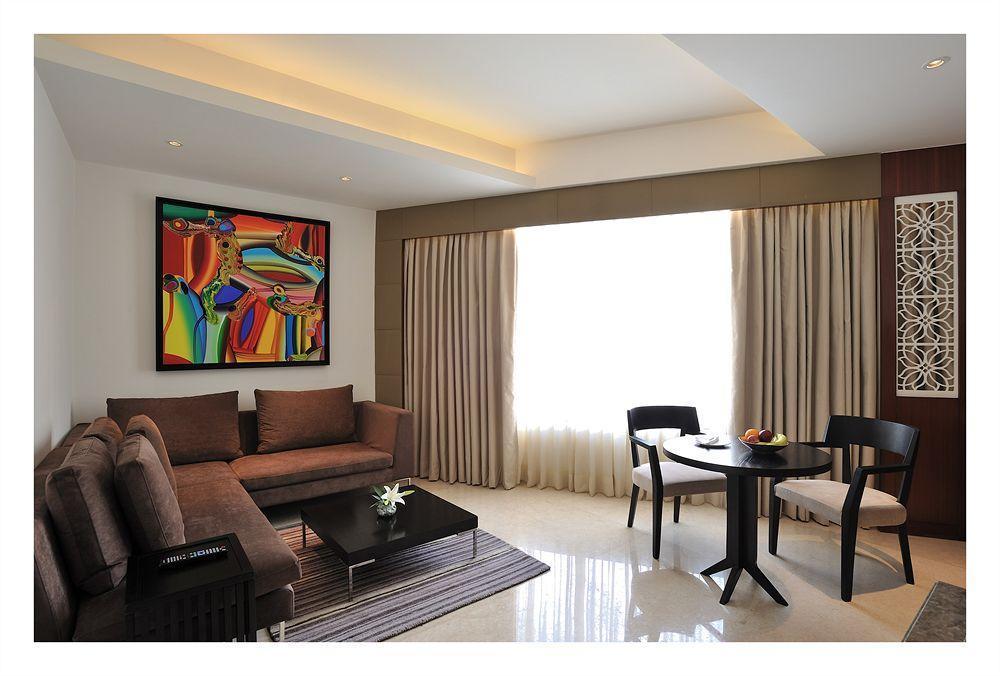 The Anya Hotel-golf Course Road होटल